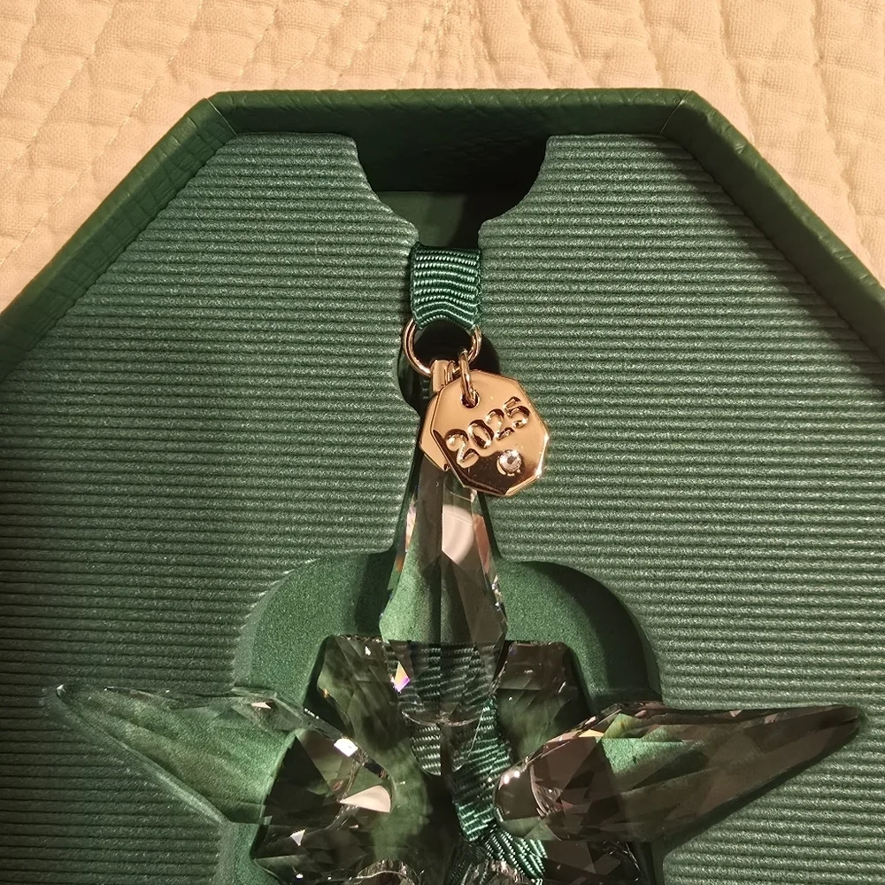 NIB Swarovski 2025 Annual Holiday Star Shaped Ornament